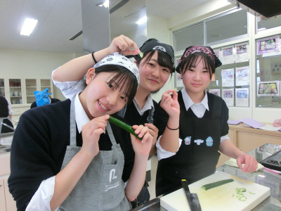 3人