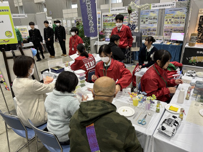 体験コーナー（ハーバリウム）